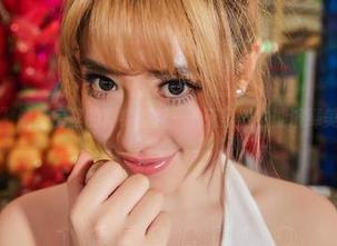“爱丝”健身房里的真实萱萱——无圣光也能演绎美图呐。