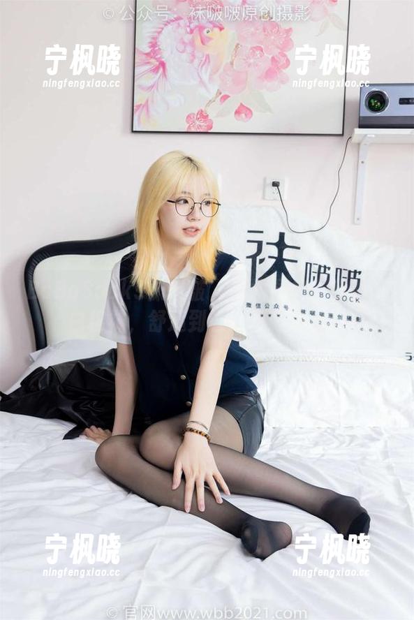 BoBoSocks袜啵啵 - 周周图包：穿脏的白棉袜，舒适到让人想赖在床上