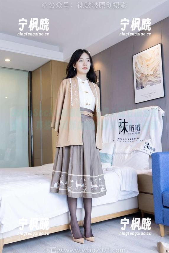 BoBoSocks袜啵啵 - 这是小甜豆的油亮蓝丝，真想问问那加固的脚尖有什么特别！