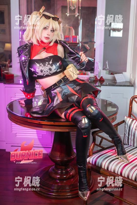 一秒从校服换到体操服，Byoru的魔力让这壁纸太值了！