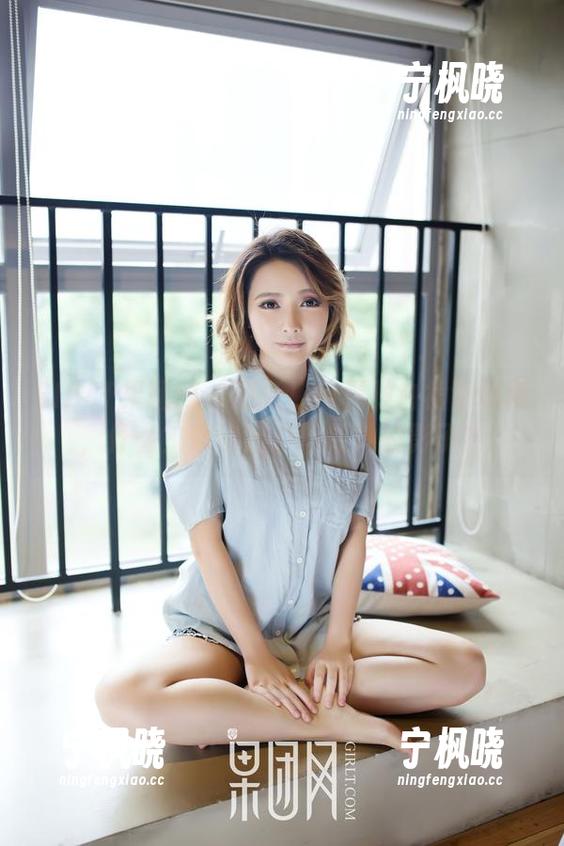 GIRLT果团网-何嘉颖 GIRLT果团网 - 更新!何嘉颖白裙背影照,什么?你确定不想做她的影子?