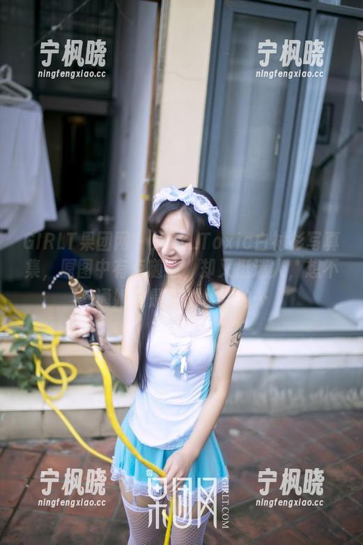 GIRLT果团网 - 妲己_Toxic白衬衫写真集，原图中有点随意，却又挺迷人，想不通她这是怎么做到的…