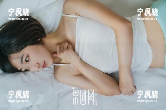 GIRLT果团网-王语纯 GIRLT果团网 - 一张王语纯的毛衣原图,可能会让你认真思考“要不要也来一件?”