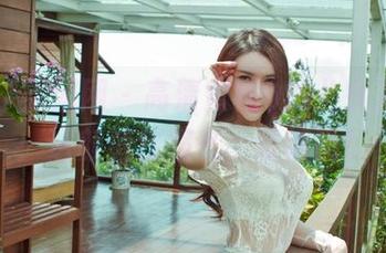 GIRLT果团网 – 高清蜜桃Q妹儿女友套图：这颜值我服气，没得说！