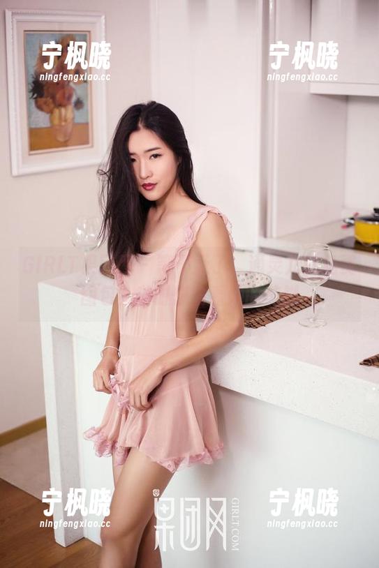 GIRLT果团网 - 等不及了，通灵儿的免费图包，随时想偷看她的美脚