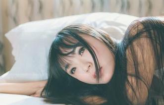 GIRLT果团网 – 一边工作一边想，陈雅漫办公室壁纸合集给你点灵感