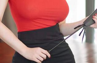 HuaYang花漾 – 张思允Nice又来放大招，最新黑色美图里的低调奢华感。