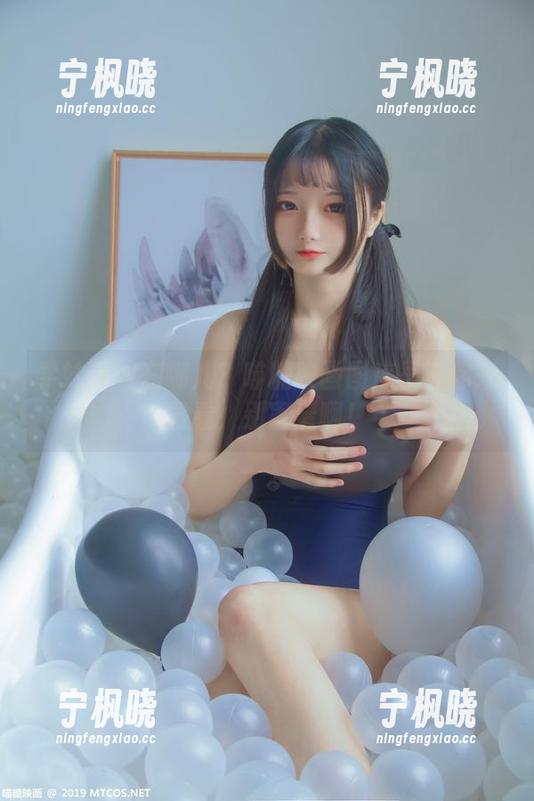 学妹清纯在哪儿？喵糖映画图库里等你来查看，别害羞啊！