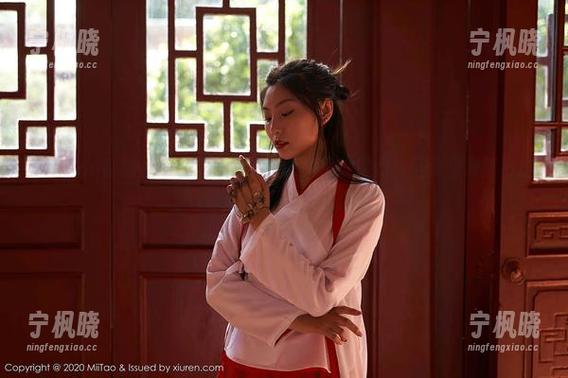 MiiTao蜜桃社-木奈奈 MiiTao蜜桃社 - 在线欣赏木奈奈的清纯图片,脑海里突然冒出“这能吃吗”的千古问题。