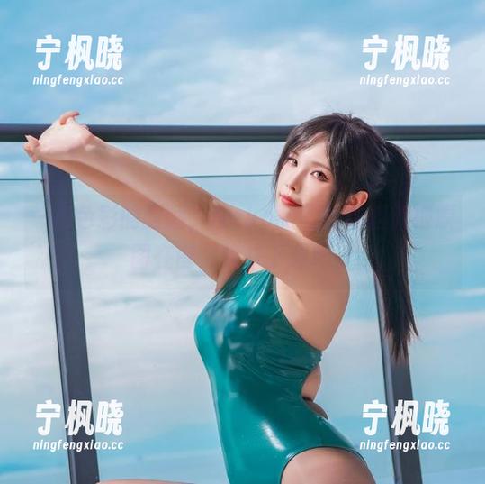 一场色彩的酣睡，Neko薇薇的靡烟旗袍原图在前，快来下载吧。