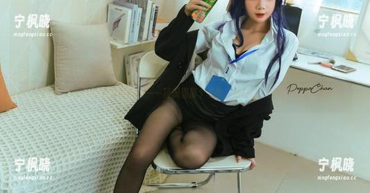 PoppaChan的兔女郎Cos——图册里那个表情，是在说‘我不写作业’吧？