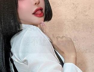 全套里Tiny Asa的长腿,这种神奇的组合,能不让我多想吗?