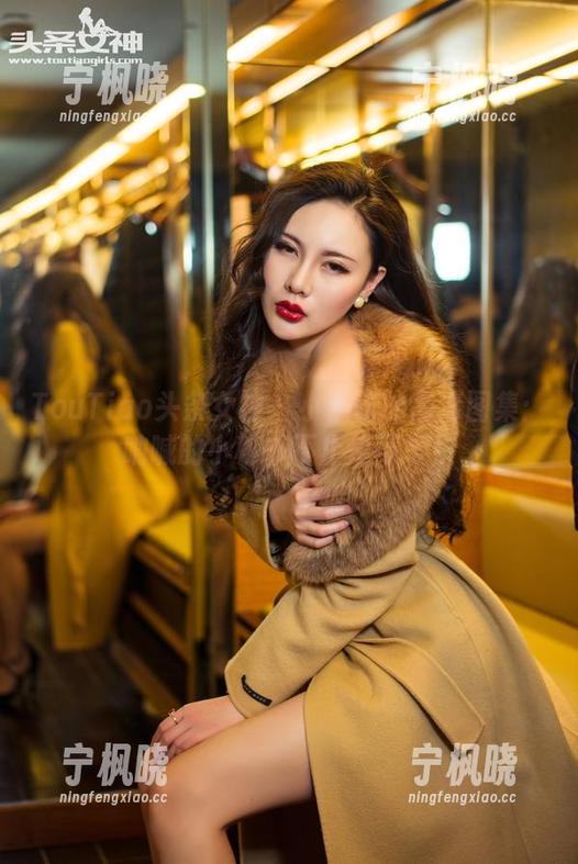 TouTiao头条女神 - 小热巴的高清图集：呐喊的小秘书不止是可爱！