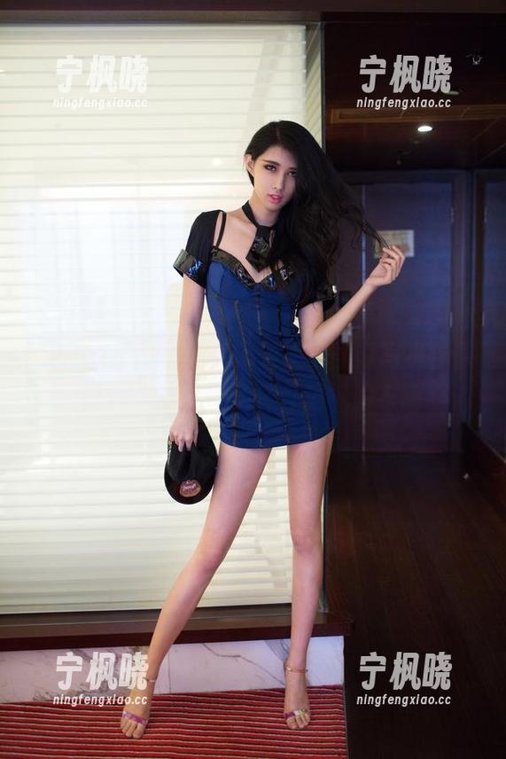 TuiGirl推女郎 - Yu佳妮的圣诞写真，果然网盘里又多了件件骚气的衣服