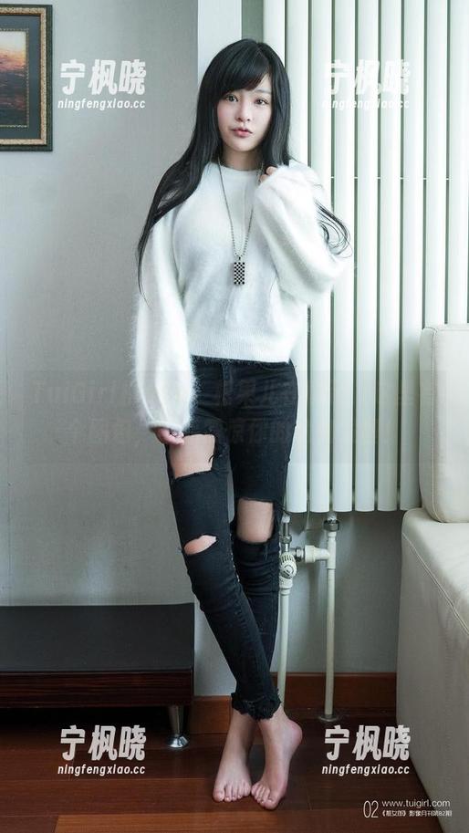 TuiGirl推女郎 - 松果儿在展示，这里有个图包，可能震惊你的瑜伽发型！