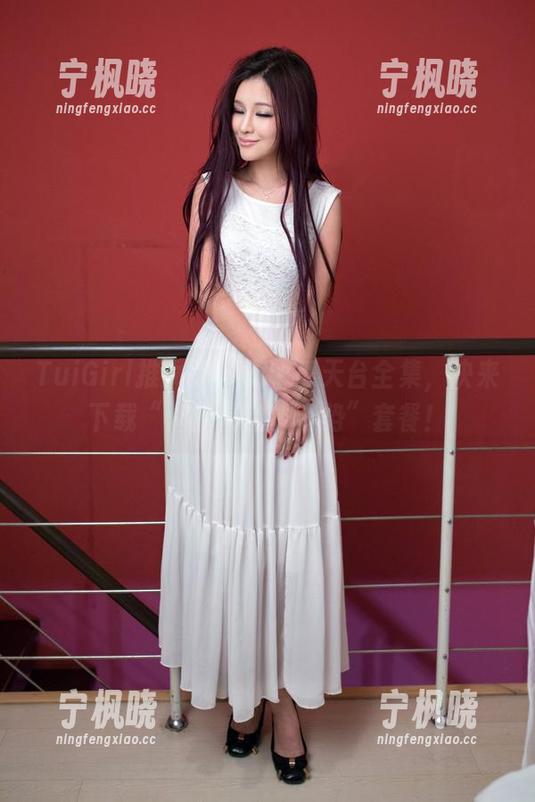 TuiGirl推女郎 - 王馨瑶天台全集，快来下载“仰望星空的姿势”套餐！
