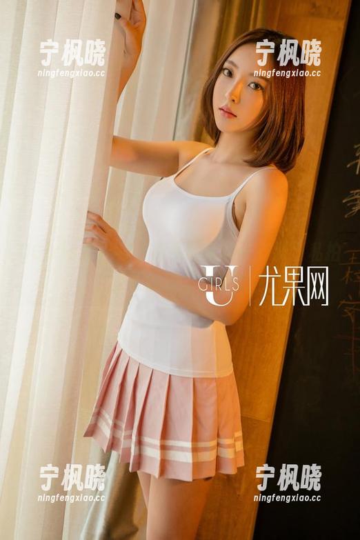 UGirls尤果网 - 街头的金美子，夏日私拍，反正我眼里只有她。