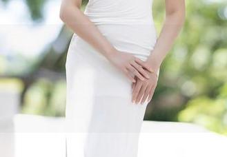 Xiuren秀人网 – 无圣光原图直接上阵，BABY_柒的粉色凝聚了几分风格，但我只注意到了那边的植物…