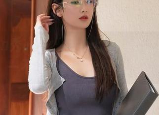 Xiuren秀人网 – 伊小七MoMo的私拍，一不小心就被长腿吸引了