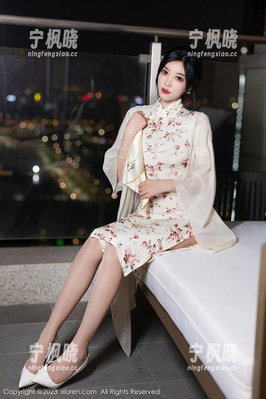 Xiuren秀人网 - 来聊聊外科TEL的私房套装，看到她的样子，心中犹如翻滚的小溪。
