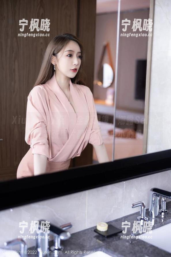 Xiuren秀人网-娜露Selena Xiuren秀人网 - 全新眼镜,娜露Selena让每张照片都藏着一点小心机