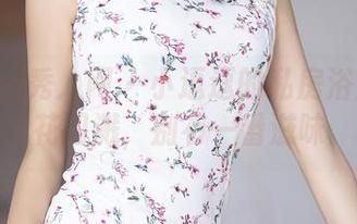 Xiuren秀人网 – 小逗逗的私房浴室：水花四溅，别有一番滋味