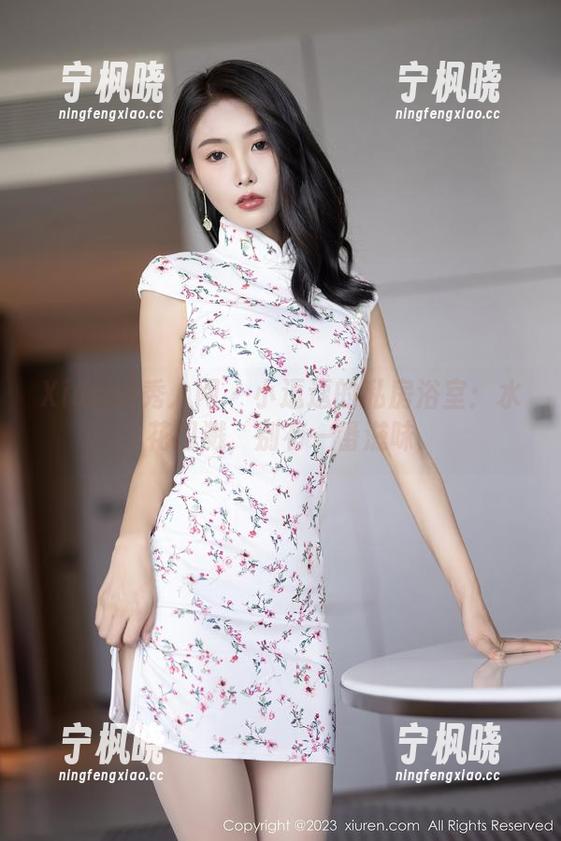 Xiuren秀人网 - 小逗逗的私房浴室：水花四溅，别有一番滋味