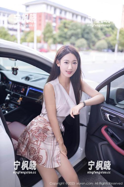 Xiuren秀人网 - 兔女郎和小逗逗：在美图里悄悄扮演的春季主角！