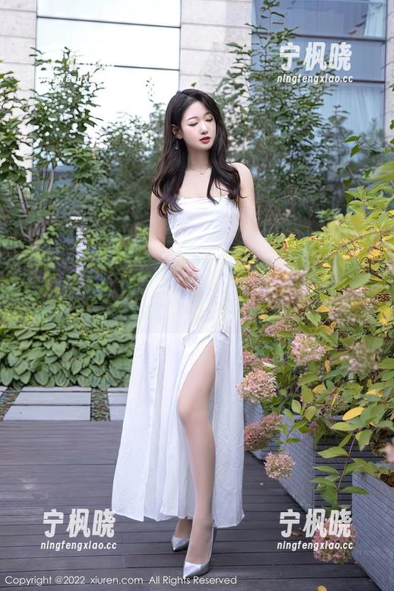 Xiuren秀人网-星子柒kiki Xiuren秀人网 - 星子柒kiki的裤里丝,原图是蓝色的吗?壁纸刚好的配色!