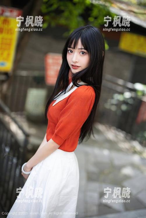 Xiuren秀人网 - 分享这组李宓儿的浴缸图，仿佛能听到水波轻拍的声音呢。