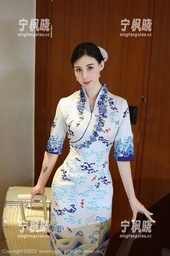 Xiuren秀人网 - 短裤图集再现，李雅柔182CM演绎的“自信女神与草地间的对话”。