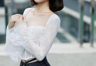 Xiuren秀人网 – 不要被林煊煊的蕾丝迷得晕头转向，先排队下载这份网盘合集再说。