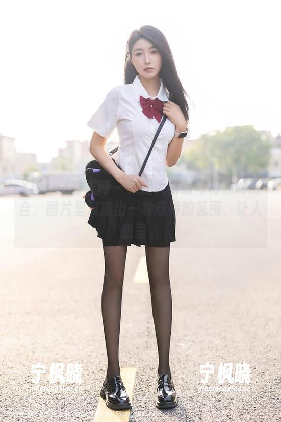 Xiuren秀人网 - 米妮大萌萌与棉袜的结合，图片里流露出一种奇特的氛围，让人想歪。
