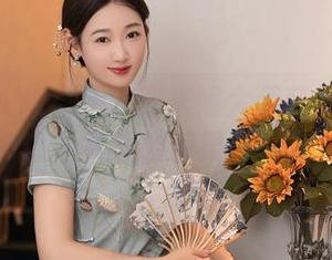 Xiuren秀人网 – 在米妮大萌萌的连衣裙美图里，像藏着一袋糖果的梦，那么甜。