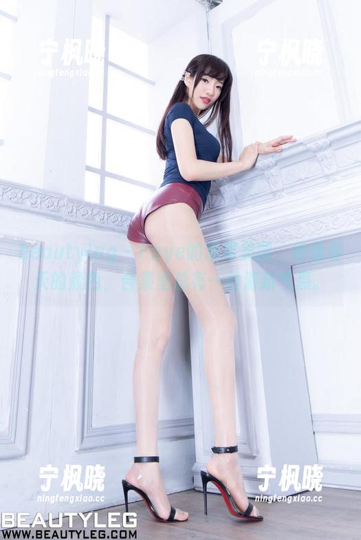 beautyleg-Faye beautyleg - Faye的透明美图,很像春天的颜色,合集里总有一丝清新气息。