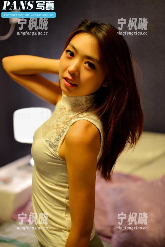 pans - Tina校服的夏日妄想：原图与壁纸的对话