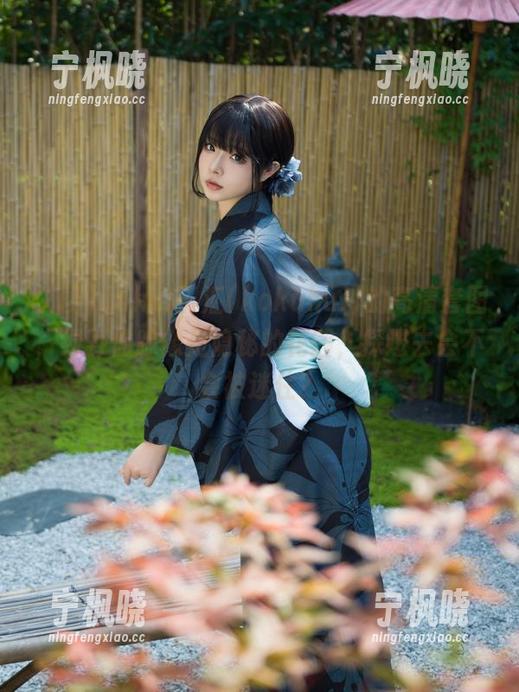 获取yuuhui玉汇(kokuhui)的高清套图，绿野仙踪像是隐秘的花园，探进去会不会被迷住？