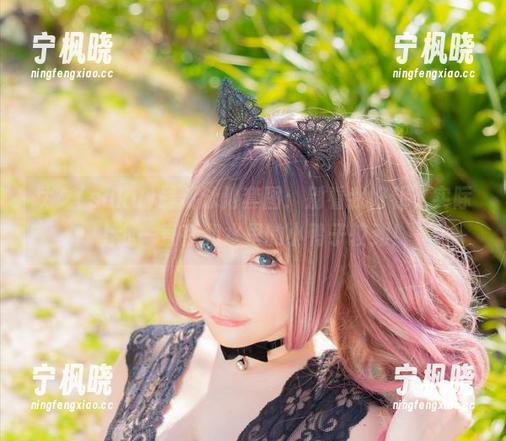 サク(saku)最新泳池套图：别看我好看，实际上我一直在和水里的小鸭子较劲！