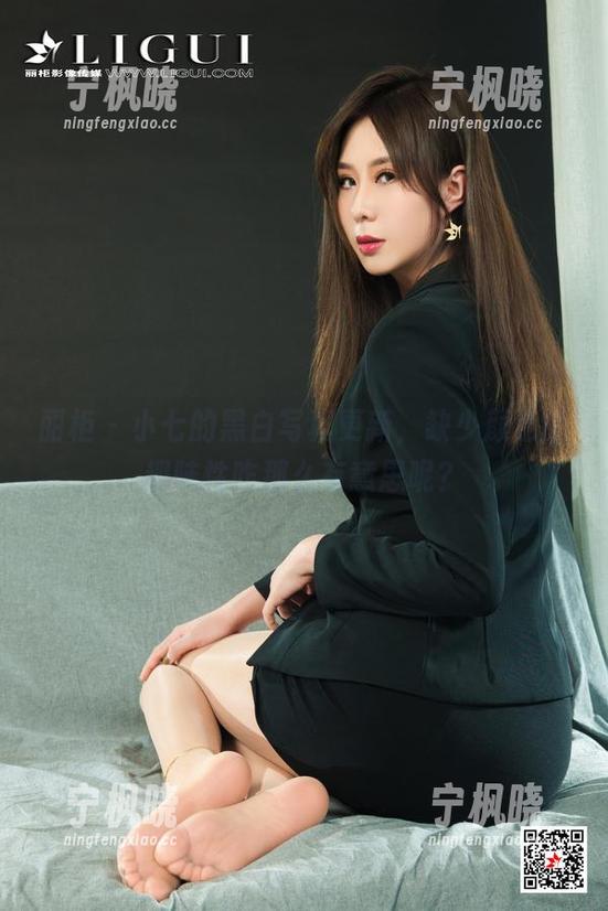 丽柜-小七 丽柜 - 小七的黑白写真更新,缺少颜色的趣味性咋那么有意思呢?