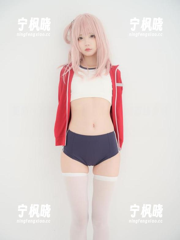 更新！五更百鬼的长腿套图，腿部线条好得让人想替代她试试！