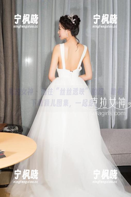克拉女神 - 通往“丝丝透映”的路，唯有下载颖儿图集，一起走。