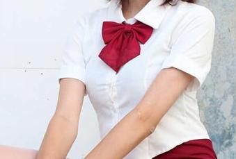初夏女神 – 深夜不给糖就捣乱，依依在线的邻家女孩美图召唤！