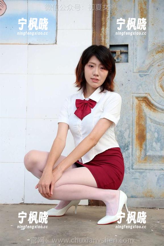 初夏女神-依依 初夏女神 - 深夜不给糖就捣乱,依依在线的邻家女孩美图召唤!