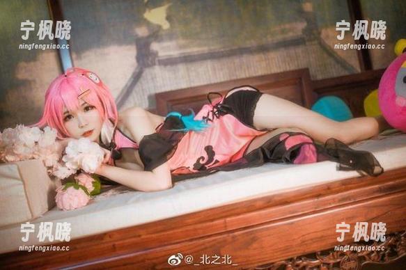 又见北之北的最新美图，这次是肉丝，敢不敢说这不够有趣？