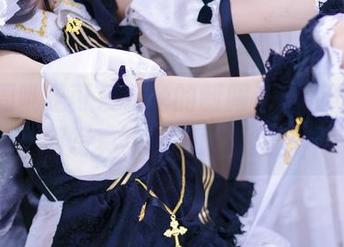 穿着周叽是可爱兔兔的制服，听我分享这部写真集的心路历程。