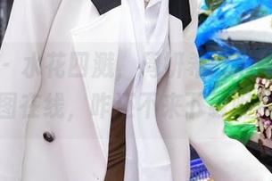 微密圈 – 水花四溅，周妍希泳池时刻，美图在线，咋还不来下载呢？