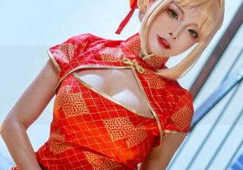 夏小秋秋秋的夏日逆天cos，竟让我感到了一丝尴尬的美！