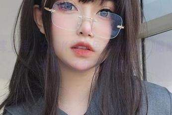 最新图库上线，女主K的红色毛衣妹妹，哈哈，她是不是偷了我的衣服？