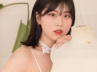 宋哈娜(송하나)的连衣裙，图片展现的不仅是美，还是一个大胆的“我敢穿”宣言！快分享吧！