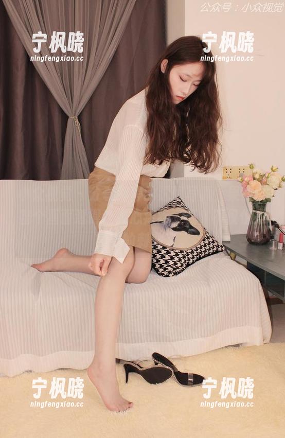 小众视觉 - 分享婷婷的透明写真，果然让整个画面透得让人心痒痒，嘶，不仅仅是视觉的刺激啊。